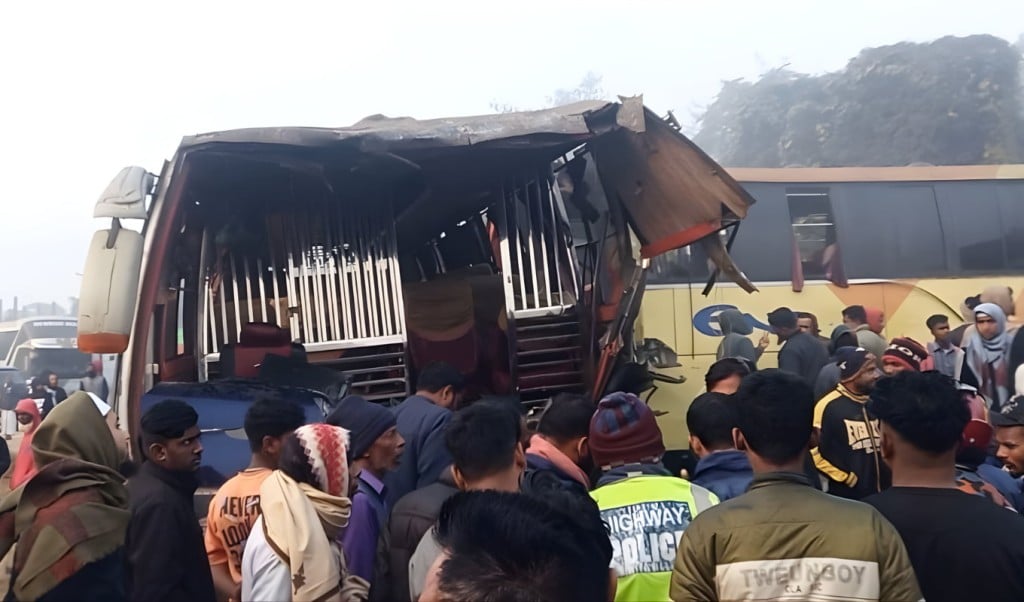 সিলেটে দুই বাসের ভয়াবহ সংঘর্ষে দুই জন নিহত, বারো জন আহত
