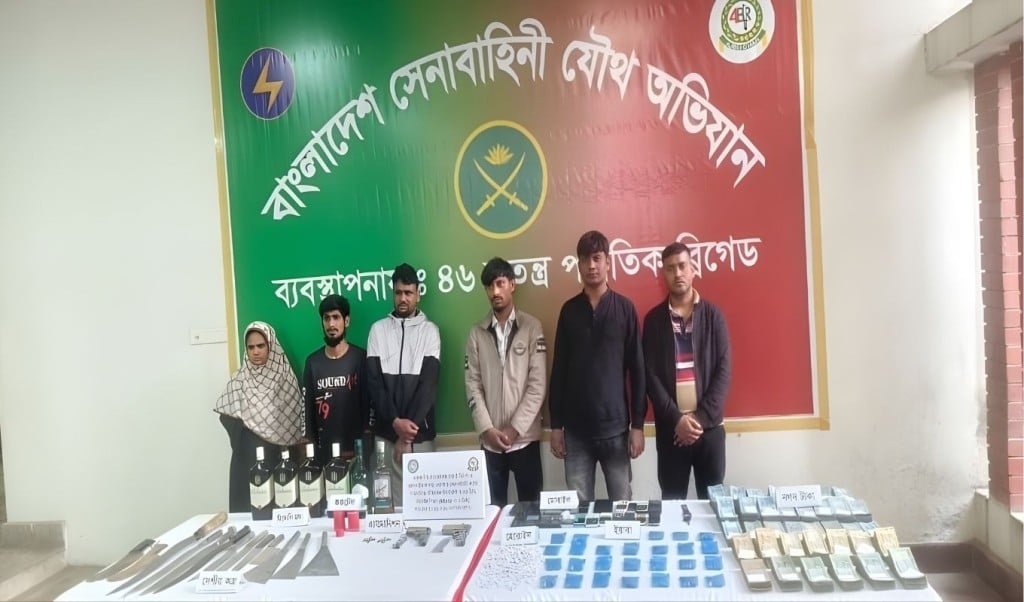 সেনার অভিযানে মাদক ও অস্ত্র উদ্ধার, ৬ জন আটক