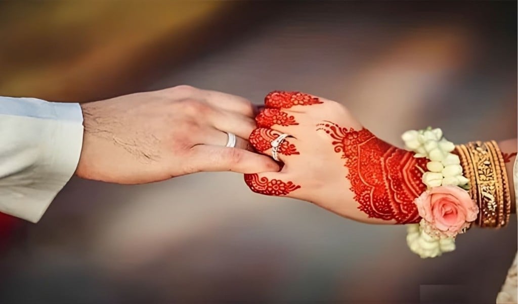 স্কুলের সময়ের ভালোবাসা বীমা হয়ে থাকলেও বিয়ের পর মিলল বড় সম্পদ। স্কুলের সময়ের ভালোবাসা বীমা হয়ে থাকলেও, বিয়ের পর মিলল বড় সম্পদ।