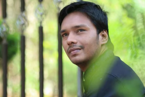 স্ট্রোকের পর সাইবার আক্রমণে ভেঙে পড়লেন গায়ক তৌসিফ