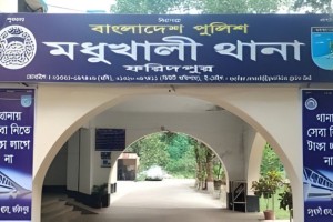 স্বতন্ত্র প্রার্থীর সমর্থক দু’জনকে কুপিয়ে জখম করেছে