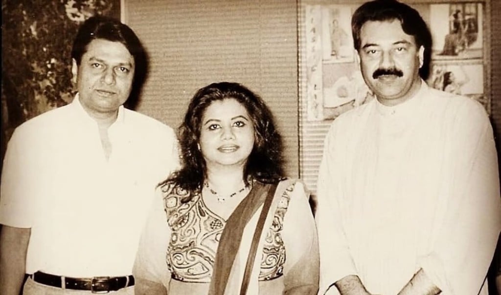স্বরণীয় ঘটনাঃ এক মঞ্চে দুই স্বামী উপমহাদেশের সংগীত ইতিহাসে এক বিরল ও সাহসী অধ্যায় 1768036788 স্বরণীয় ঘটনাঃ এক মঞ্চে দুই স্বামী; উপমহাদেশের সংগীত ইতিহাসে এক বিরল ও সাহসী অধ্যায়