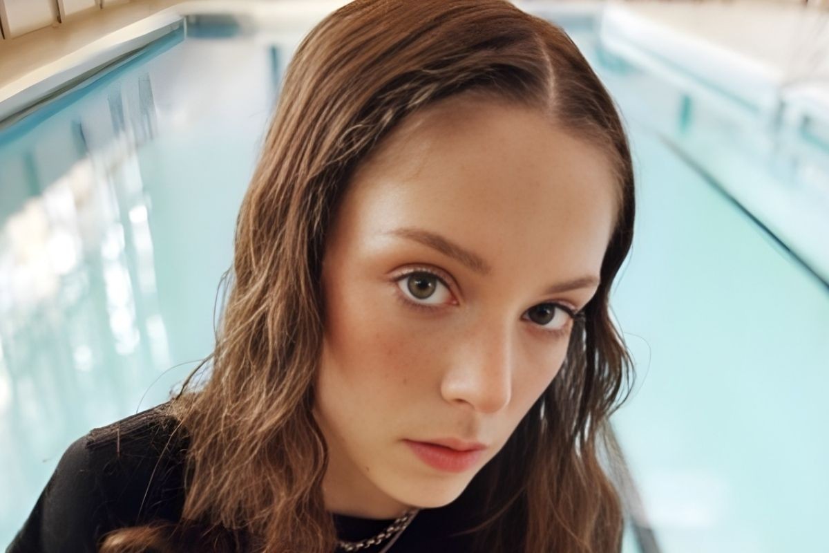 হলি হাম্বারস্টোন টু লাভ সামবডি ১৩তম তলা দিনের নতুন গান