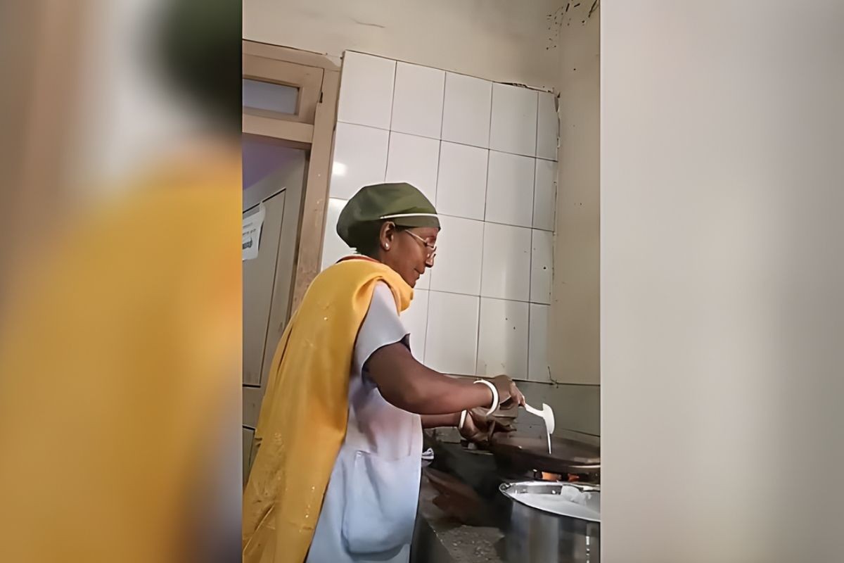 হাসপাতালের ওটিতে রান্নার ঘটনায় দুই নার্স বরখাস্ত