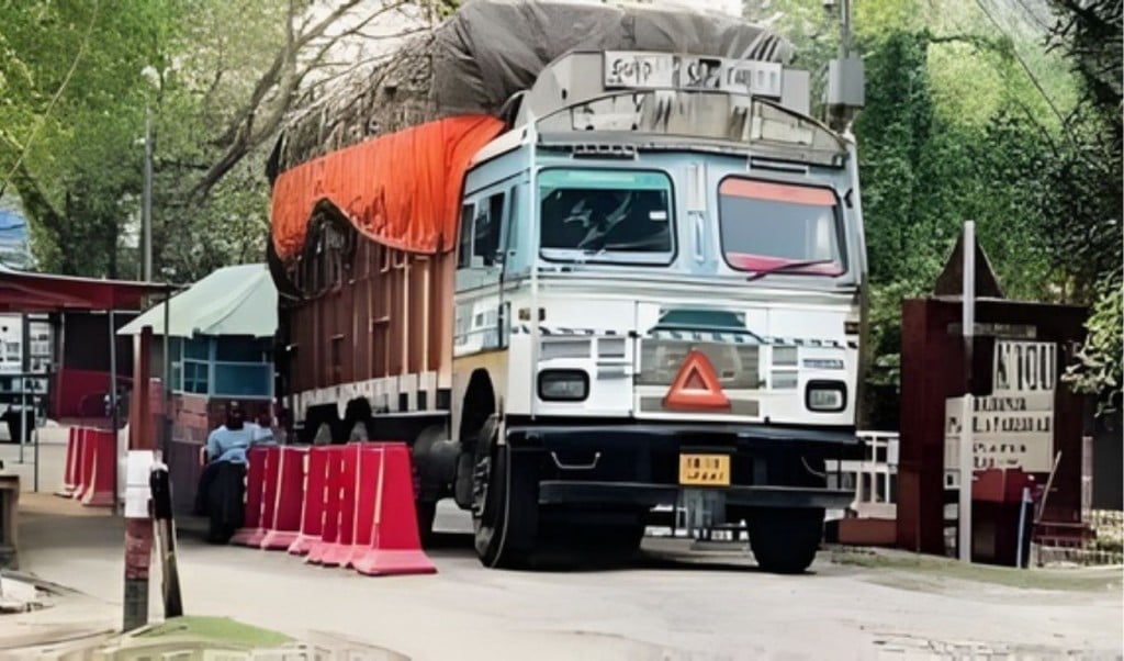 হিলি বন্দরে চাল আমদানি আবার চালু ১ মাস ২২ দিন পর হিলি বন্দরে চাল আমদানি আবার চালু, ১ মাস ২২ দিন পর