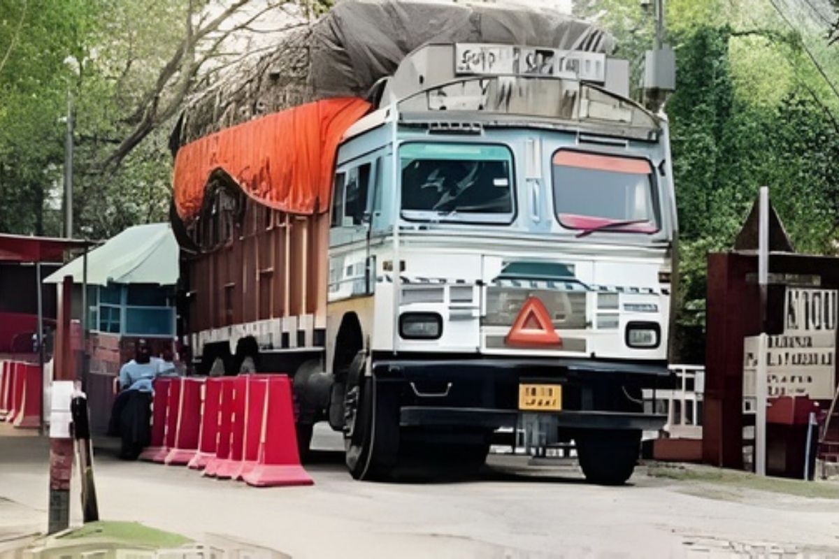 হিলি বন্দরে চাল আমদানি আবার চালু, ১ মাস ২২ দিন পর
