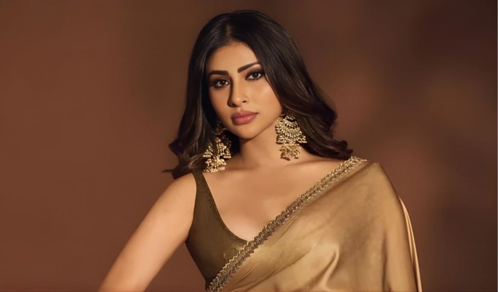 হেনস্তার শিকার অভিনেত্রী মৌনী রায়