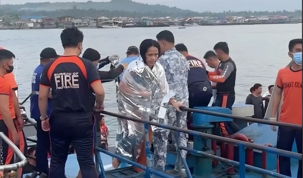 ৩৫৯ যাত্রী নিয়ে ফেরি দুর্ঘটনা, ফিলিপাইনে ১৫ জনের প্রাণহানি