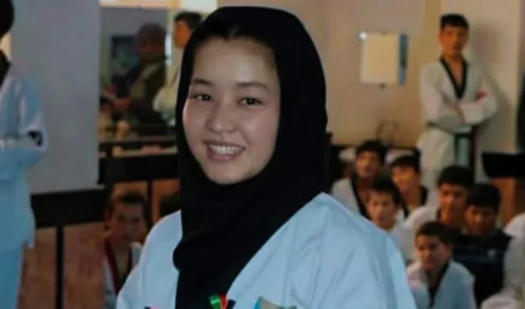 ‘সঠিক নিয়মে হিজাব না পরায় আফগান তরুণী খাদিজার গ্রেপ্তার ও মুক্তির ঘটনা ‘সঠিক নিয়মে’ হিজাব না পরায় আফগান তরুণী খাদিজার গ্রেপ্তার ও মুক্তির ঘটনা
