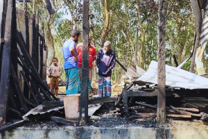 বিএনপির সমর্থকের বাড়িতে পেট্রলবোমা হামলা, অগ্নিকাণ্ড