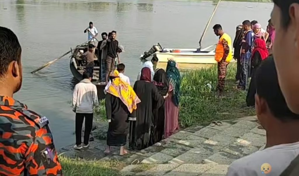 Copy of Copy of Untitled 4 নৌকায় হাতাহাতি: তরুণ নদীতে পড়ে নিখোঁজ