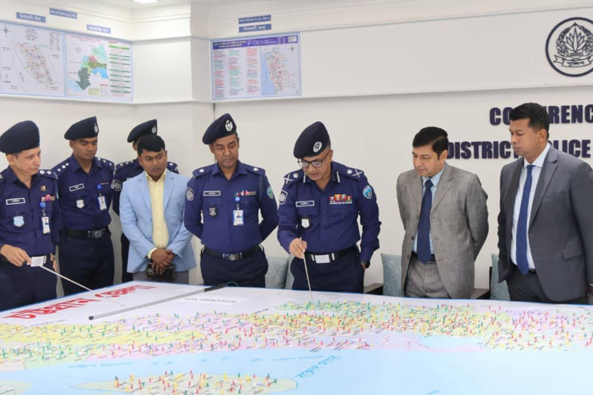 নির্বাচনী কার্যক্রম পর্যবেক্ষণে আধুনিক কন্ট্রোল রুম