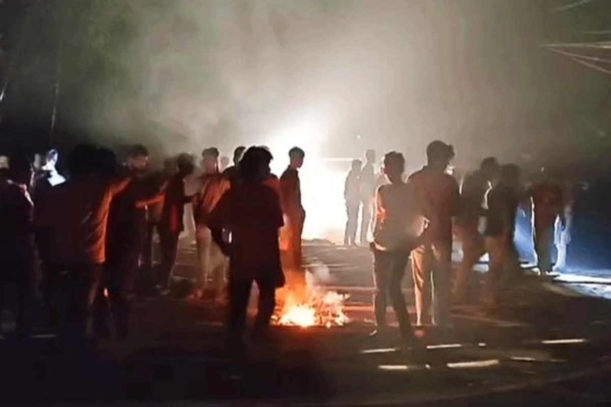 চোর ধরাকে কেন্দ্র করে রায়পুরে পুলিশ-জনতা সংঘর্ষ