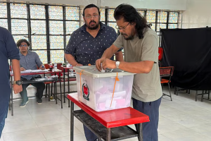 ভোট দিয়ে জেমসের আশা, শান্তি ও সমৃদ্ধি হোক