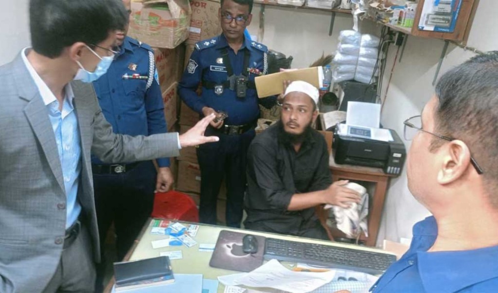 WhatsApp Image 2026 02 03 at 9.36.15 PM লক্ষ্মীপুরে ভোটের সিলসহ আটক
