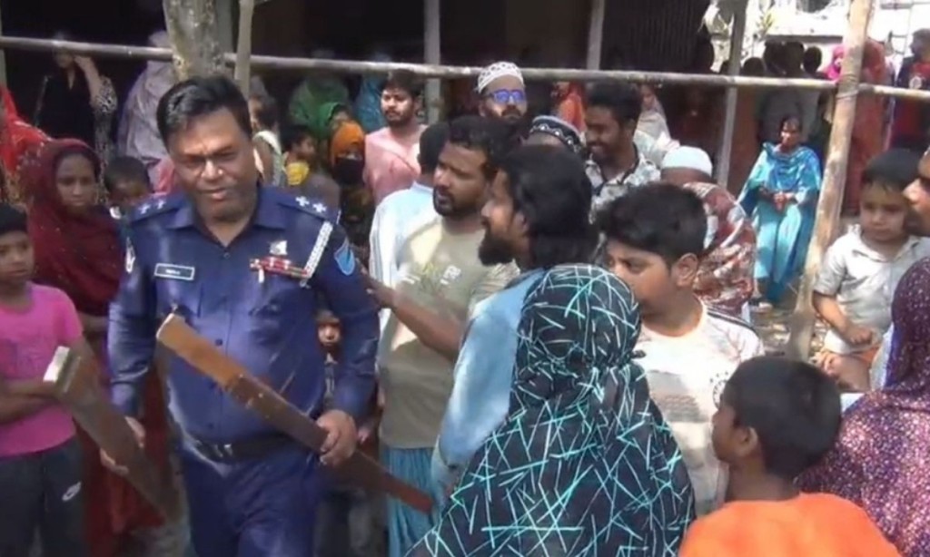 wmremove transformed কাপড় শুকানোর দড়ি নিয়ে বিরোধে যুবককে পিটিয়ে হত্যা