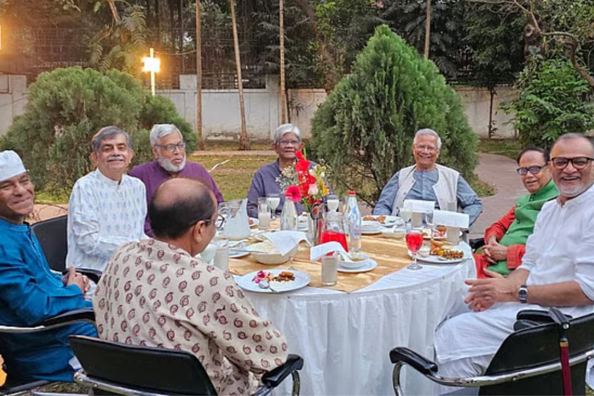 অধ্যাপক ইউনূসসহ সাবেক উপদেষ্টাদের ইফতার ও নৈশভোজ