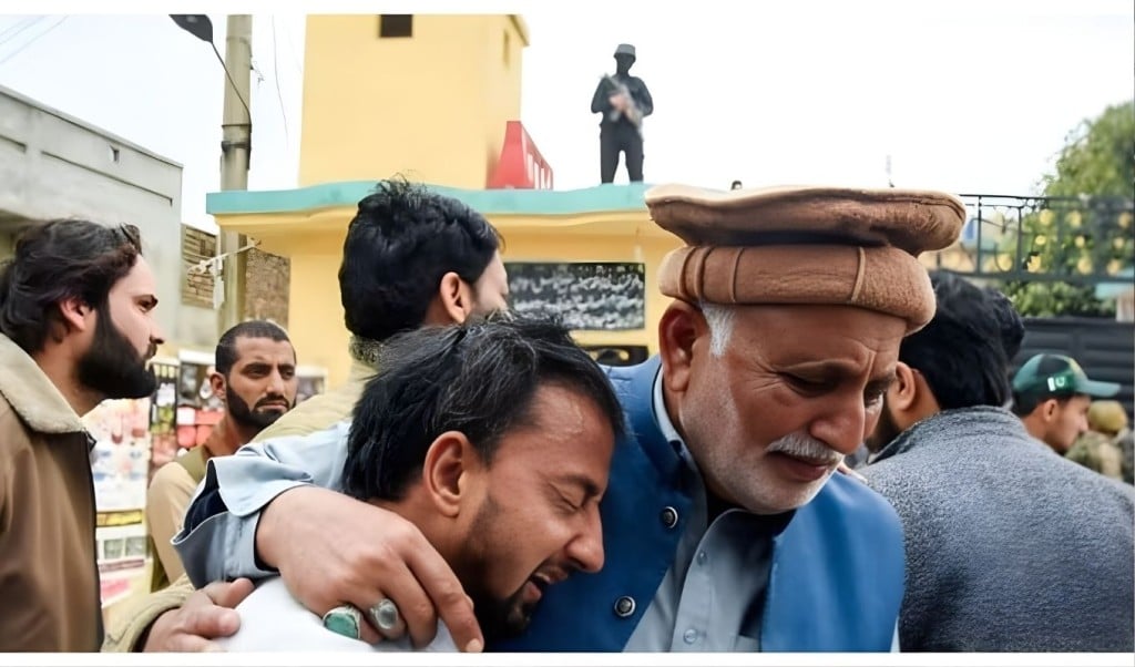 ইসলামাবাদের মসজিদে আইএসের ঘৃণিত হামলা ইসলামাবাদের মসজিদে আইএসের ঘৃণিত হামলা