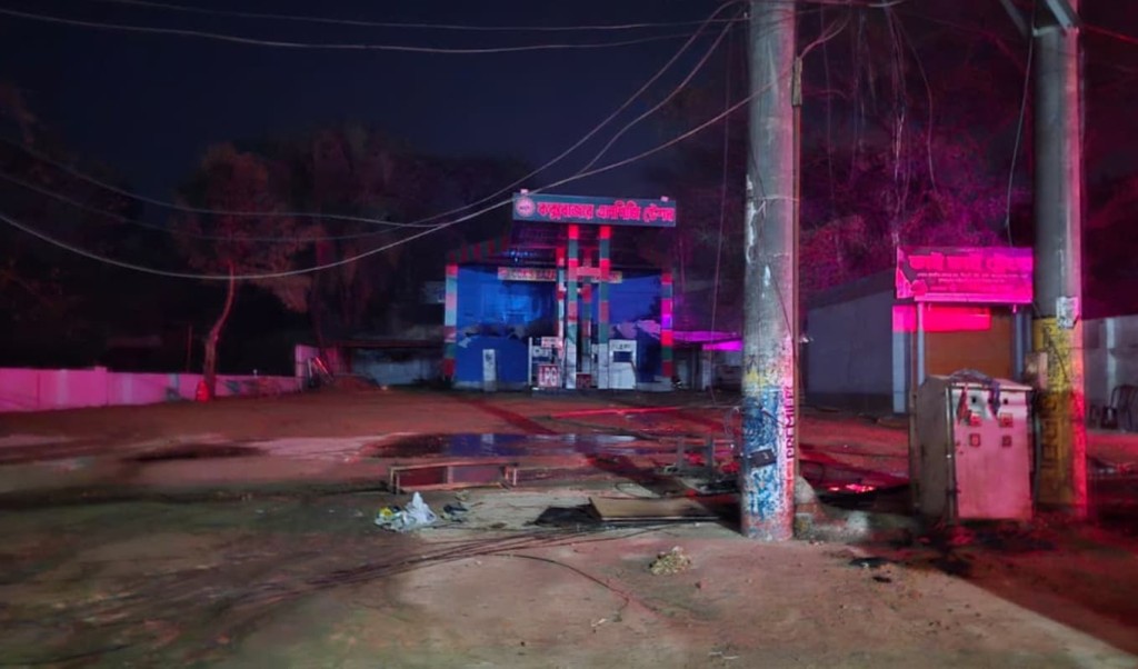 কলাতলীতে গ্যাসকেন্দ্র বিস্ফোরণে ১৬ আহত