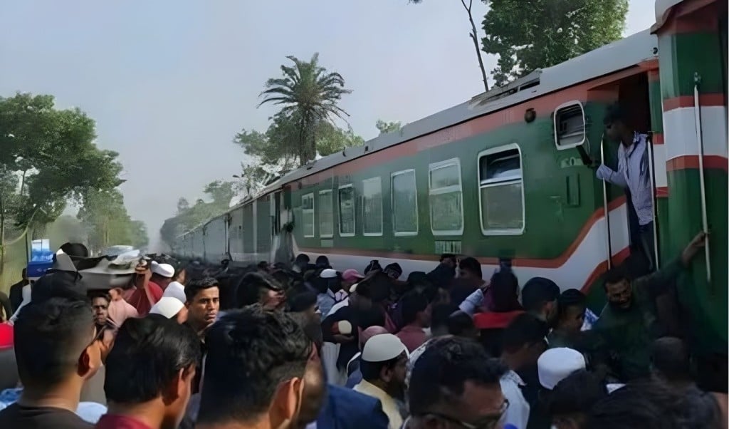কুমিল্লায় মহানগর এক্সপ্রেস দুর্ঘটনা ট্রেন চলাচল বন্ধ কুমিল্লায় মহানগর এক্সপ্রেস দুর্ঘটনা, ট্রেন চলাচল বন্ধ