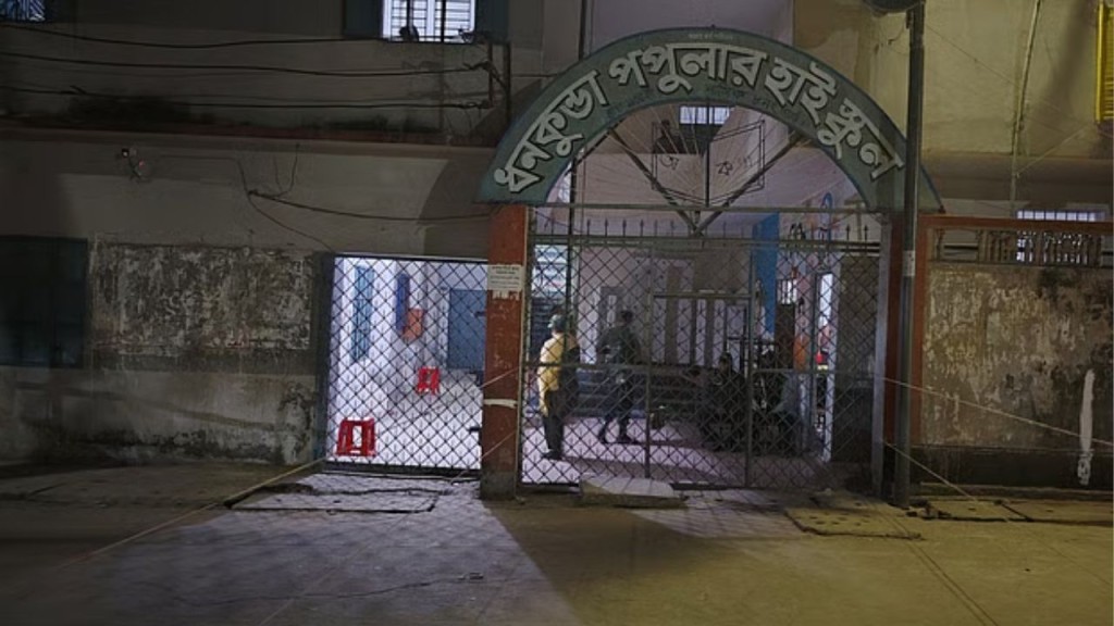 কেন্দ্রে সাবেক জামায়াত নেতা ও খোলা ব্যালট সিদ্ধিরগঞ্জে উত্তেজনা কেন্দ্রে সাবেক জামায়াত নেতা ও খোলা ব্যালট: সিদ্ধিরগঞ্জে উত্তেজনা