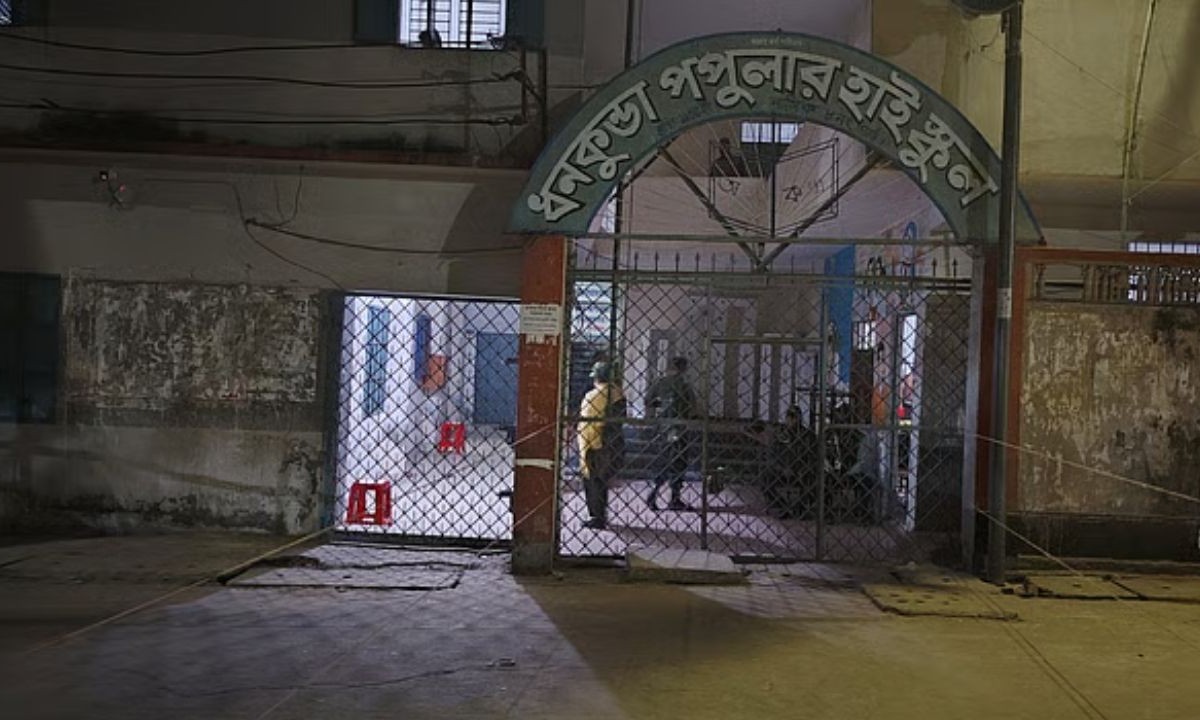 কেন্দ্রে সাবেক জামায়াত নেতা ও খোলা ব্যালট: সিদ্ধিরগঞ্জে উত্তেজনা