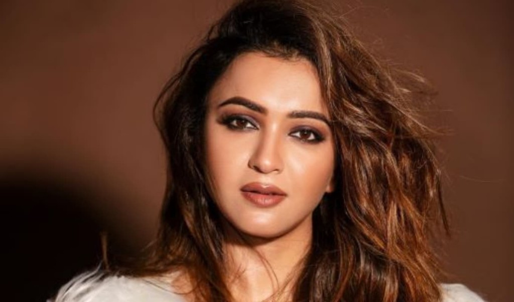 কৌশানীর অকপট স্বীকারোক্তি, কাজ চাইতে লজ্জা নেই