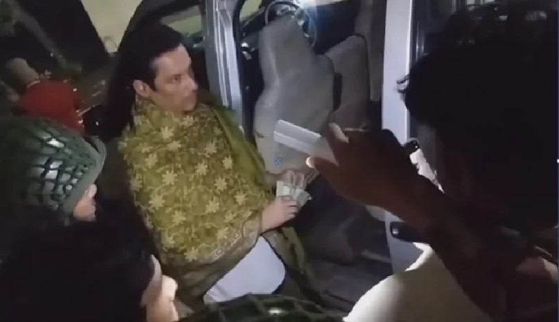 চট্টগ্রামে ১০ লাখ টাকাসহ তিনজন আটক চট্টগ্রামে ১০ লাখ টাকাসহ তিনজন আটক