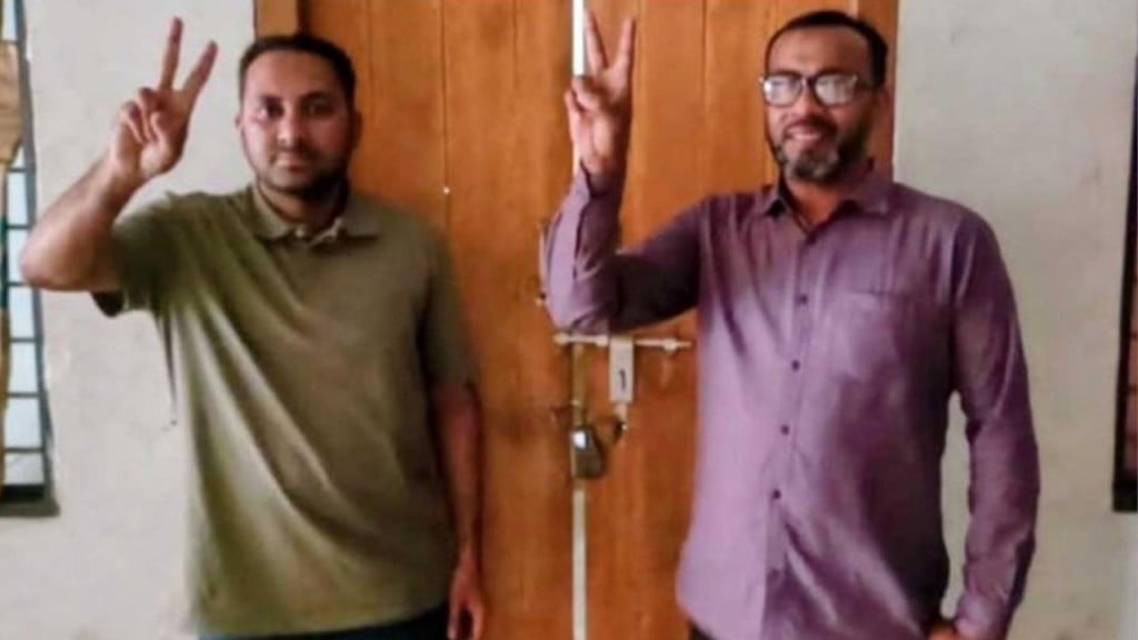 চট্টগ্রামের দোস্ত বিল্ডিংয়ে উত্তর জেলা আওয়ামী লীগের কার্যালয় পুনরুদ্ধার চট্টগ্রামের দোস্ত বিল্ডিংয়ে উত্তর জেলা আওয়ামী লীগের কার্যালয় পুনরুদ্ধার