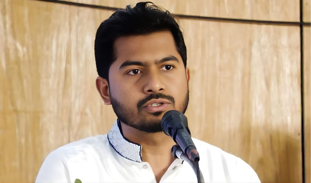 চর থেকে উঠে সংসদে নুর