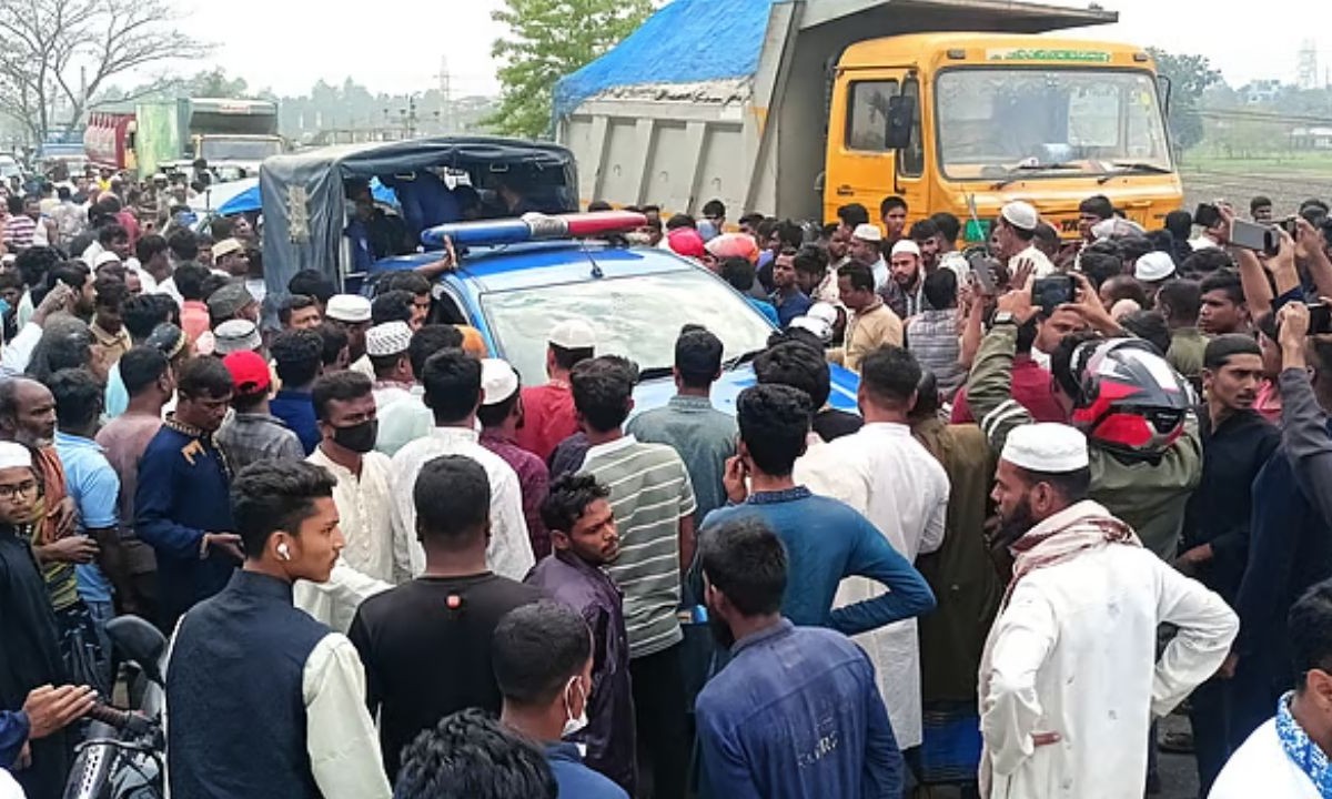 জামালপুরে পুলিশের তল্লাশিতে ট্রাকের ধাক্কায় বাবা-ছেলের মর্মান্তিক মৃত্যু