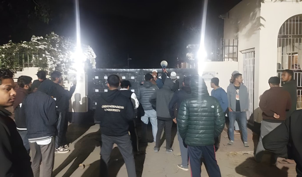 জাহাঙ্গীরনগরে পালাগানে ধর্মীয় বিতর্কে উত্তেজনা