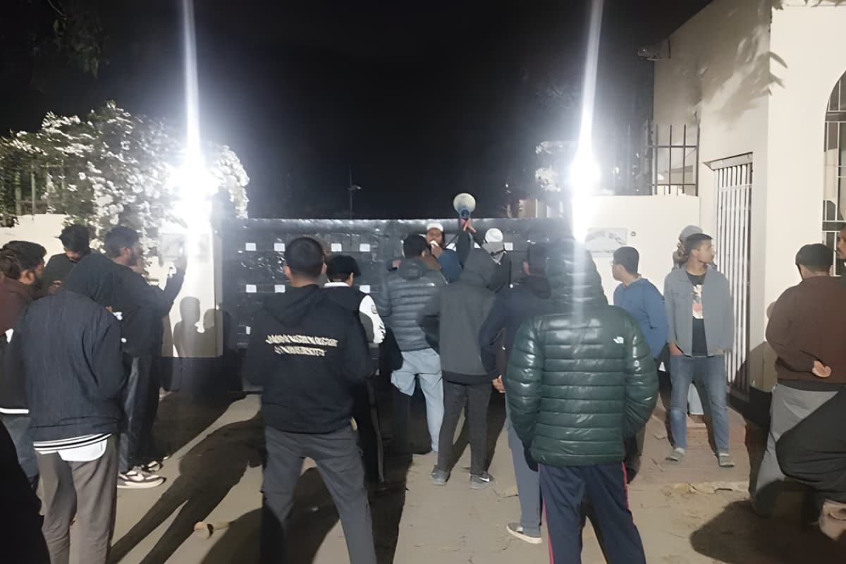 জাহাঙ্গীরনগরে পালাগানে ধর্মীয় বিতর্কে উত্তেজনা