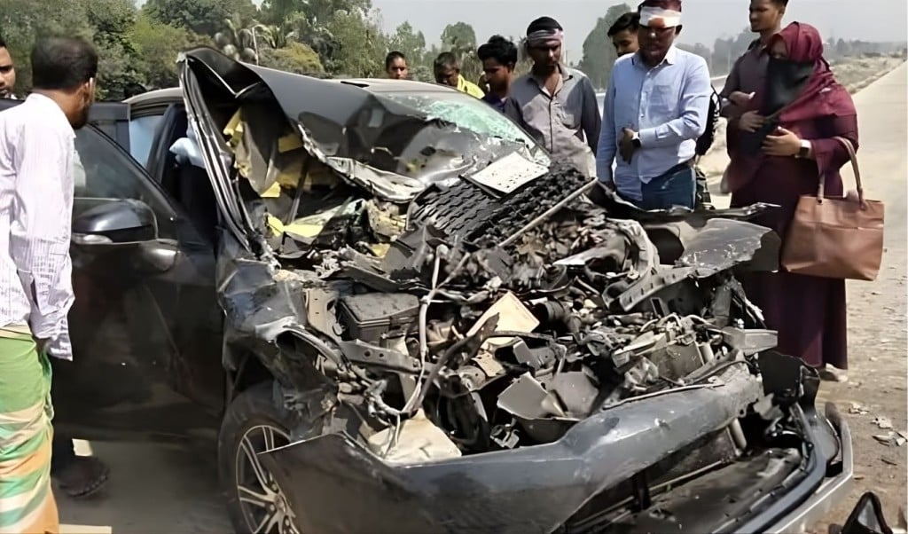 টাঙ্গাইলে প্রাইভেটকারে ভ্যান ধাক্কায় নিহত দুই টাঙ্গাইলে প্রাইভেটকারে ভ্যান ধাক্কায় নিহত দুই