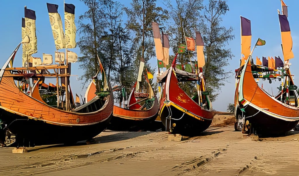 টেকনাফ সমুদ্রসৈকতে তরুণ-তরুণীর রহস্যময় মৃত্যু