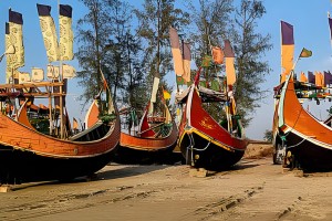 টেকনাফ সমুদ্রসৈকতে তরুণ-তরুণীর রহস্যময় মৃত্যু