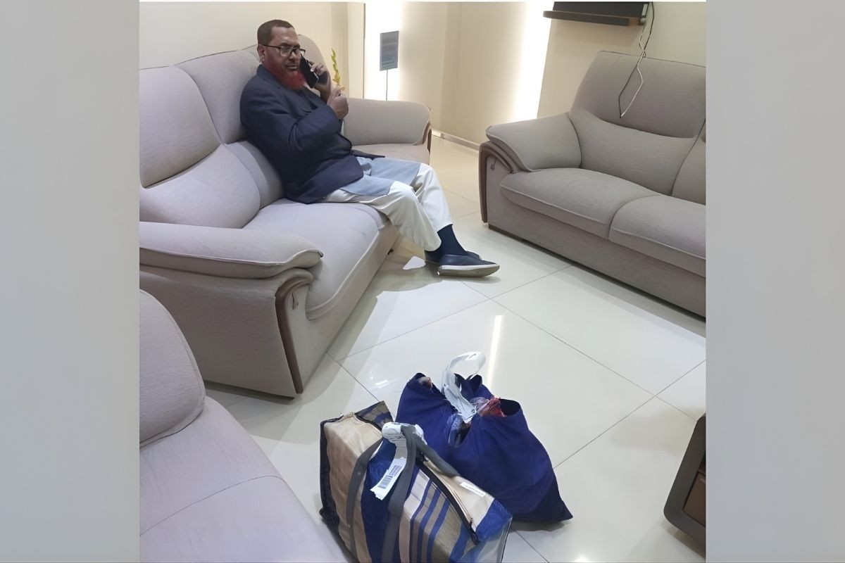 “ঠাকুরগাঁও জেলা জামায়াত আমিরকে ৫০ লাখ টাকার সঙ্গে বিমানবন্দর থেকে আটক”