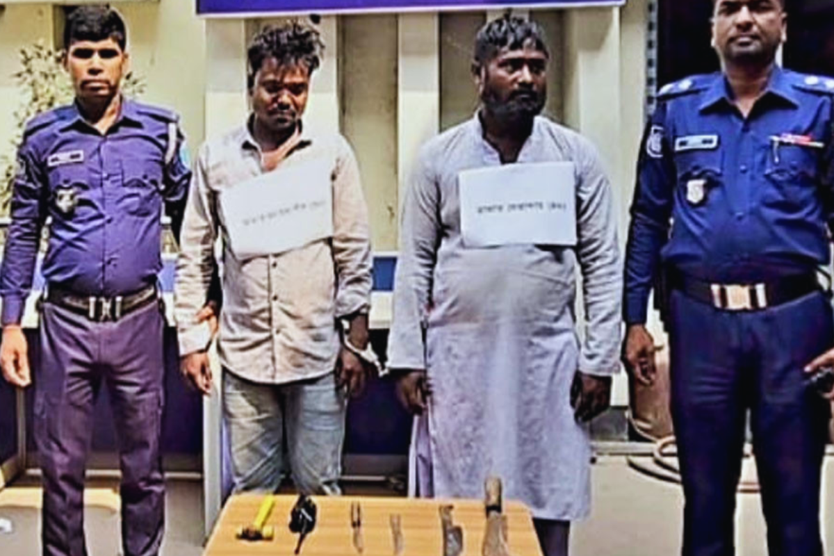 ডিবি পরিচয়ে তেল লুট, গ্রেপ্তার দুই