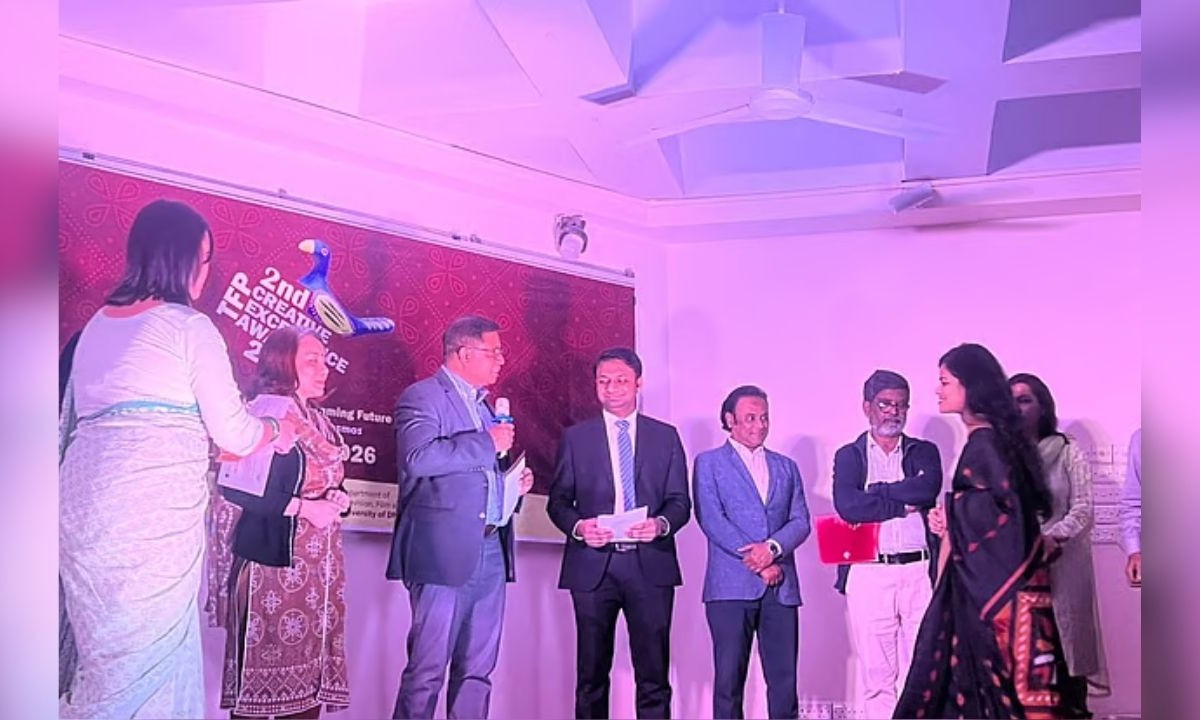 ঢাবিতে ১৯ শিক্ষার্থীর হাতে টিএফপি ক্রিয়েটিভ এক্সিলেন্স অ্যাওয়ার্ড