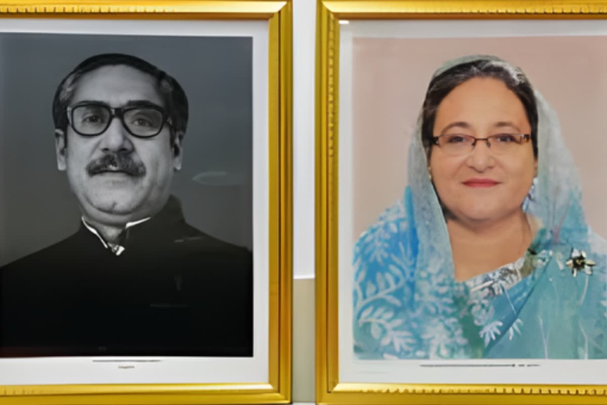 তালা ভেঙে আওয়ামী লীগ অফিসে বঙ্গবন্ধু ও শেখ হাসিনার ছবি টাঙানো হলো