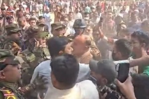 তোপের মুখে ফাঁদে নাসীরুদ্দীন, রক্ষা পেলেন সেনাবাহিনীর মাধ্যমে