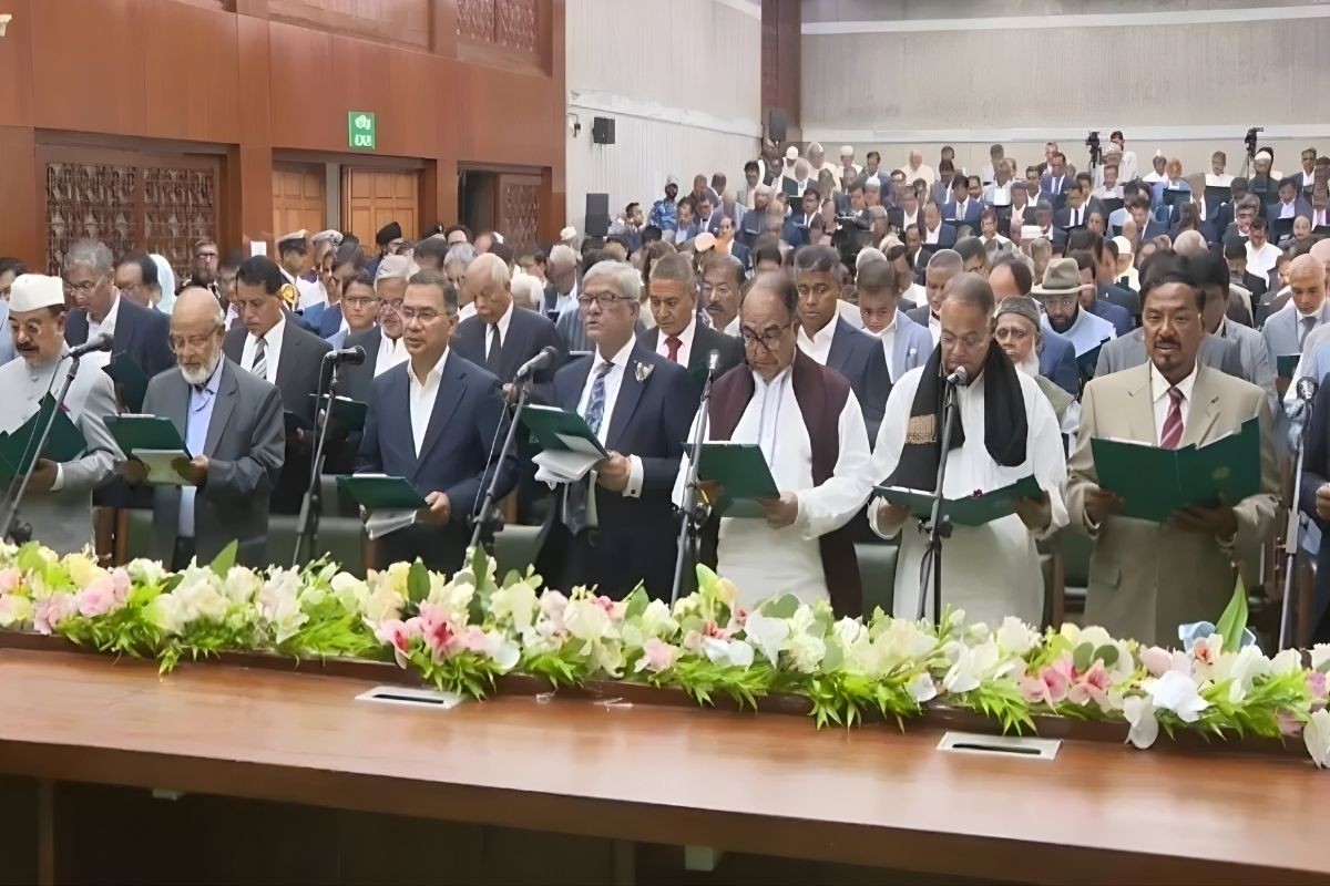 নবনির্বাচিত বিএনপি সংসদ সদস্যরা আনুষ্ঠানিক শপথ গ্রহণ করলেন