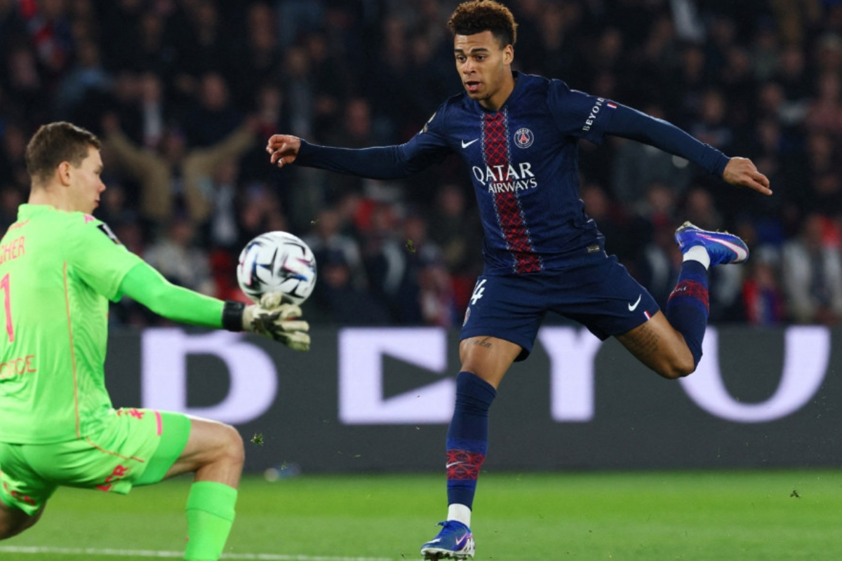 নাটকের রাতে শীর্ষে ফিরে এল পিএসজি