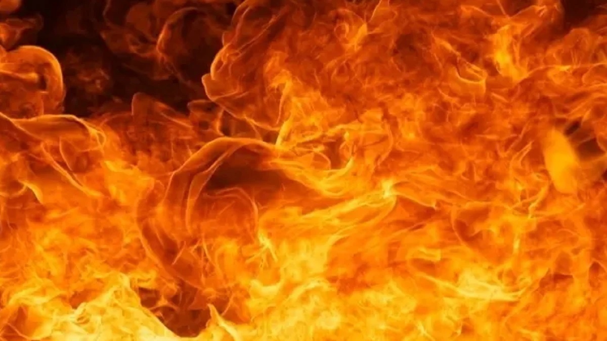 নারিন্দায় এসি বিস্ফোরণে দগ্ধ তিনজন