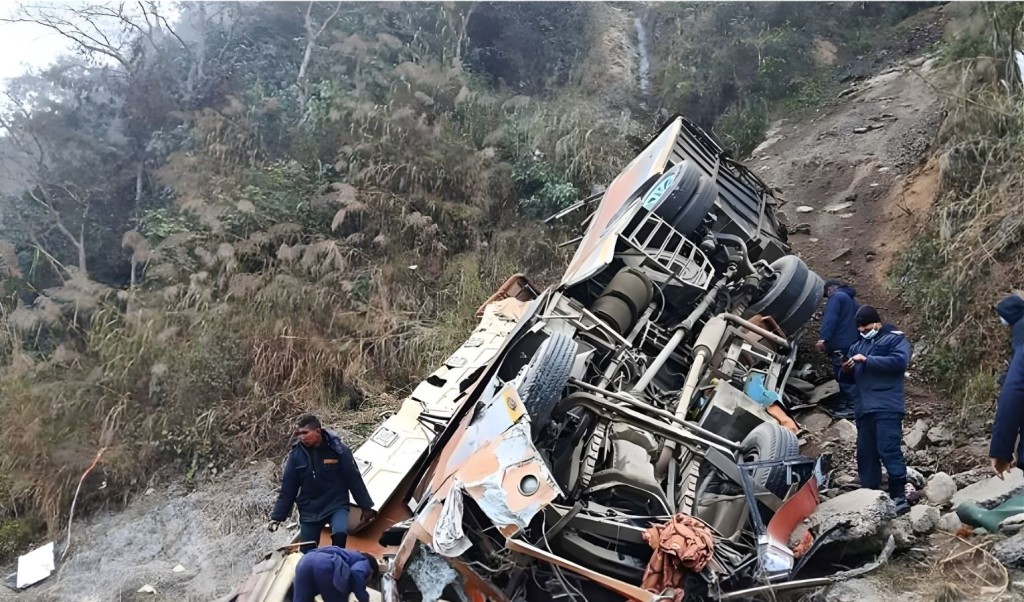 নেপালে পর্যটকবাহী বাস দুর্ঘটনা ১৯ জন নিহত নেপালে পর্যটকবাহী বাস দুর্ঘটনা: ১৯ জন নিহত