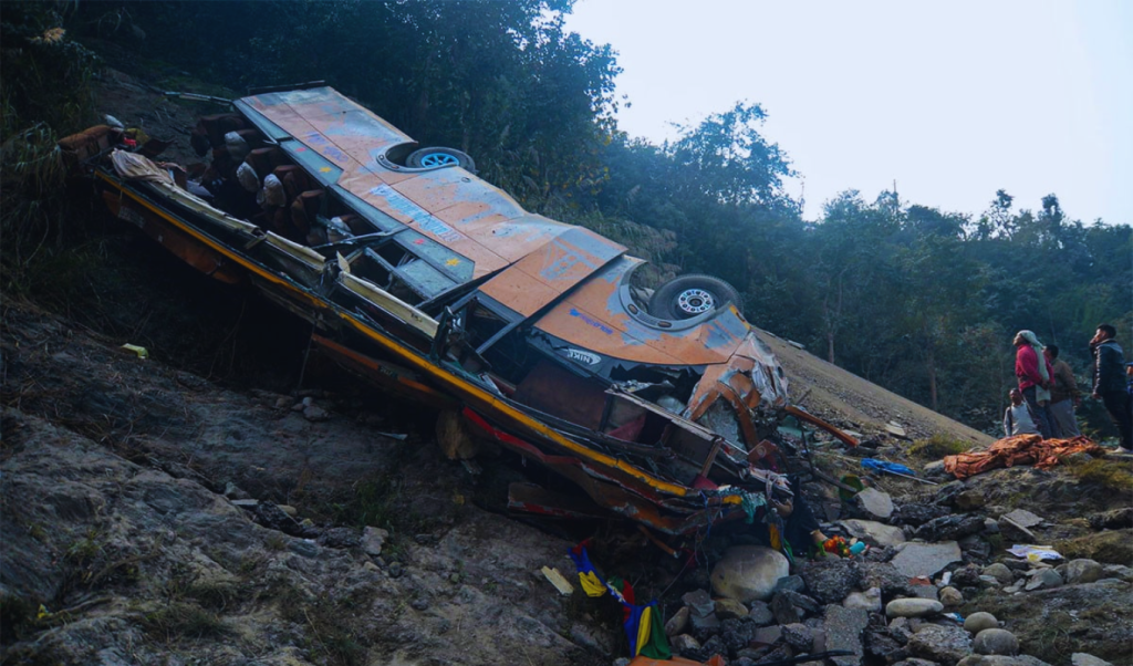 নেপালে ভয়াবহ বাস দুর্ঘটনায় ১৯ জন নিহত 2 নেপালে ভয়াবহ বাস দুর্ঘটনায় ১৯ জন নিহত