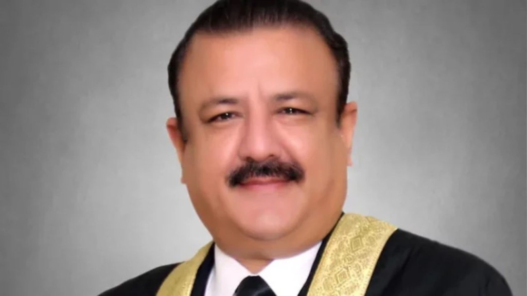 পাকিস্তানের ইসলামাবাদ হাইকোর্টে জালিয়াতি ভুয়া ডিগ্রিতে বিচারপতি পাকিস্তানের ইসলামাবাদ হাইকোর্টে জালিয়াতি: ভুয়া ডিগ্রিতে বিচারপতি!