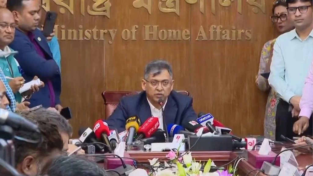 পুলিশের কাজে রাজনৈতিক হস্তক্ষেপ বন্ধে স্বরাষ্ট্রমন্ত্রীর কঠোর বার্তা পুলিশের কাজে রাজনৈতিক হস্তক্ষেপ বন্ধে স্বরাষ্ট্রমন্ত্রীর কঠোর বার্তা