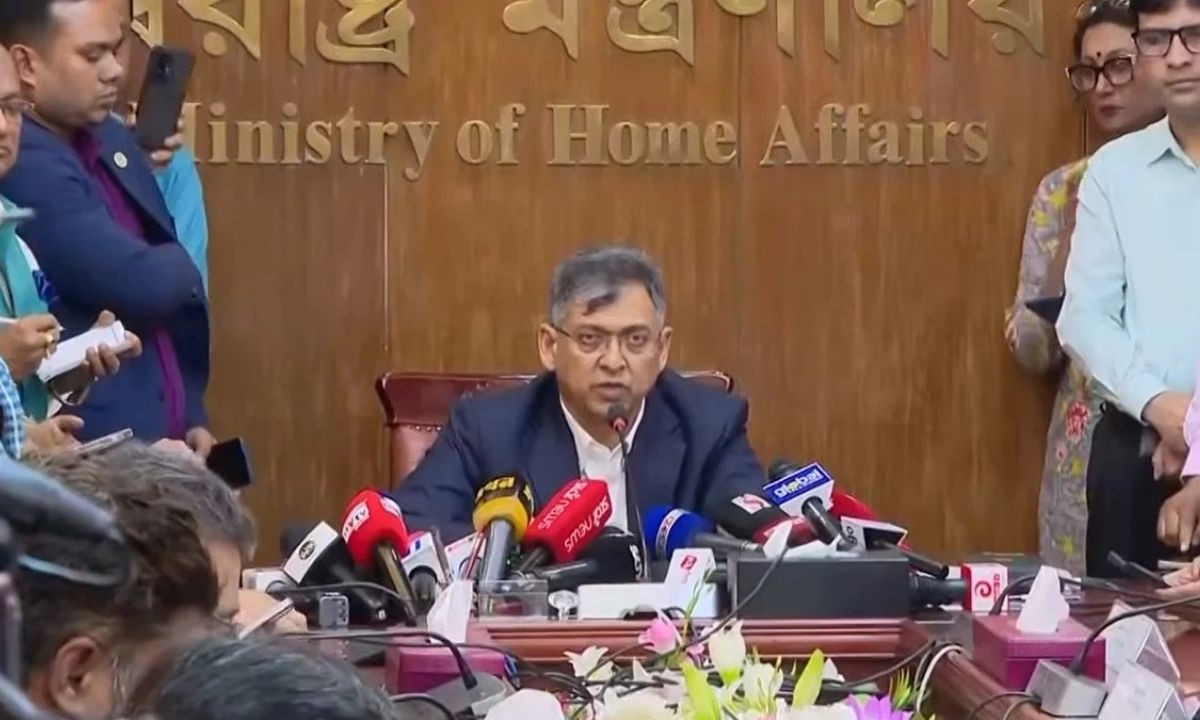 পুলিশের কাজে রাজনৈতিক হস্তক্ষেপ বন্ধে স্বরাষ্ট্রমন্ত্রীর কঠোর বার্তা