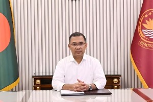 প্রধানমন্ত্রী সচিবালয়ে দ্বিতীয় দিন অফিস করছেন